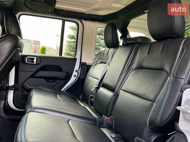 Белый Джип Вранглер, объемом двигателя 2 л и пробегом 32 тыс. км за 47700 $, фото 9 на Automoto.ua