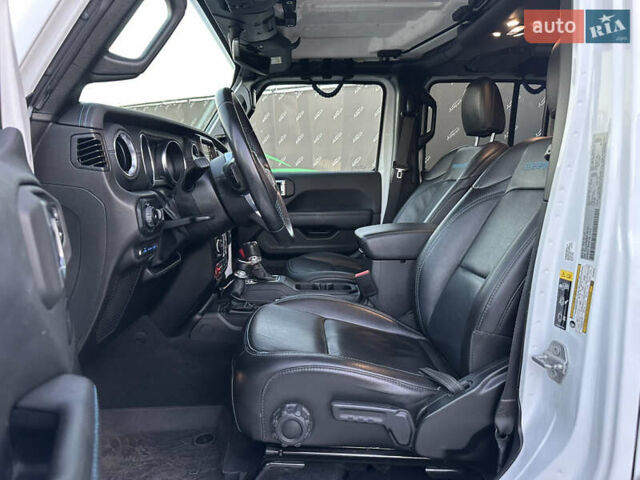 Белый Джип Вранглер, объемом двигателя 2 л и пробегом 75 тыс. км за 43500 $, фото 16 на Automoto.ua