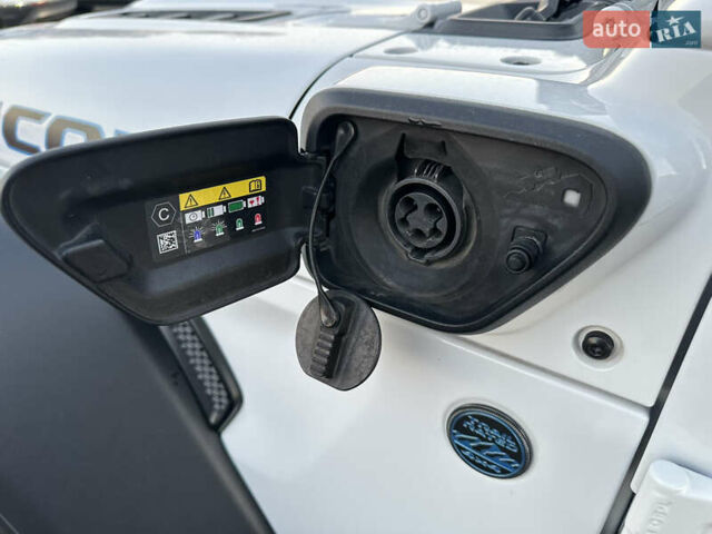 Белый Джип Вранглер, объемом двигателя 2 л и пробегом 75 тыс. км за 43500 $, фото 37 на Automoto.ua