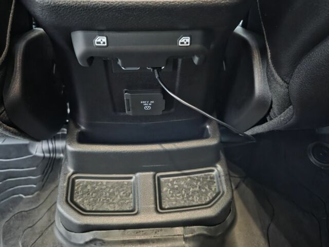 Білий Джип Wrangler, об'ємом двигуна 2 л та пробігом 24 тис. км за 58500 $, фото 13 на Automoto.ua