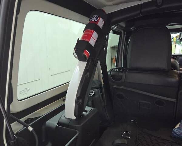Білий Джип Wrangler, об'ємом двигуна 2 л та пробігом 24 тис. км за 58500 $, фото 25 на Automoto.ua