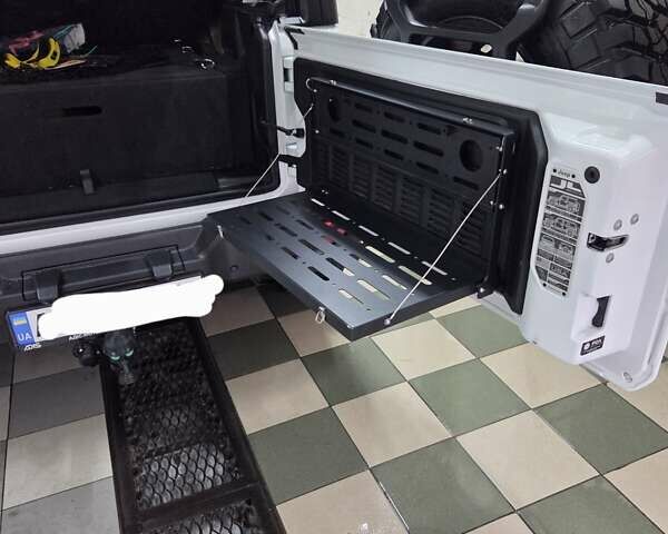 Білий Джип Wrangler, об'ємом двигуна 2 л та пробігом 24 тис. км за 58500 $, фото 27 на Automoto.ua