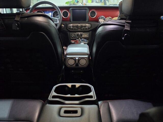 Білий Джип Wrangler, об'ємом двигуна 2 л та пробігом 24 тис. км за 58500 $, фото 17 на Automoto.ua