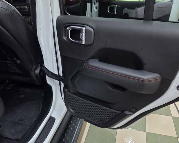Білий Джип Wrangler, об'ємом двигуна 2 л та пробігом 24 тис. км за 58500 $, фото 17 на Automoto.ua