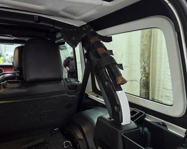 Білий Джип Wrangler, об'ємом двигуна 2 л та пробігом 24 тис. км за 58500 $, фото 24 на Automoto.ua
