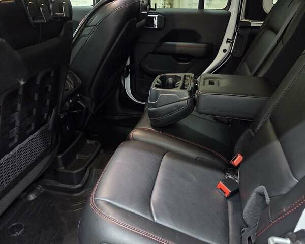 Білий Джип Wrangler, об'ємом двигуна 2 л та пробігом 24 тис. км за 58500 $, фото 16 на Automoto.ua