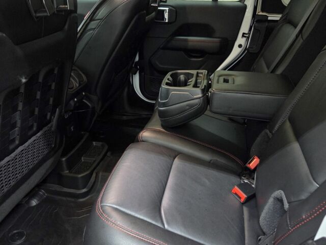 Білий Джип Wrangler, об'ємом двигуна 2 л та пробігом 24 тис. км за 58500 $, фото 14 на Automoto.ua