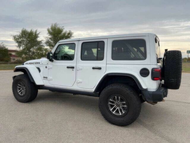 Білий Джип Wrangler, об'ємом двигуна 6.4 л та пробігом 16 тис. км за 15000 $, фото 2 на Automoto.ua