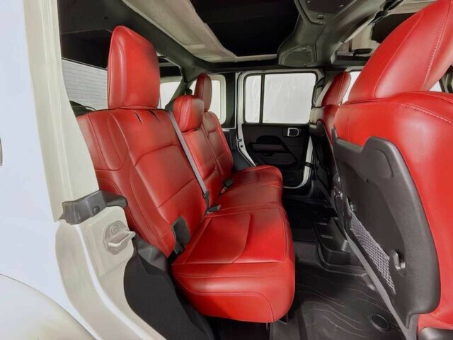 Білий Джип Wrangler, об'ємом двигуна 6.4 л та пробігом 16 тис. км за 15000 $, фото 8 на Automoto.ua