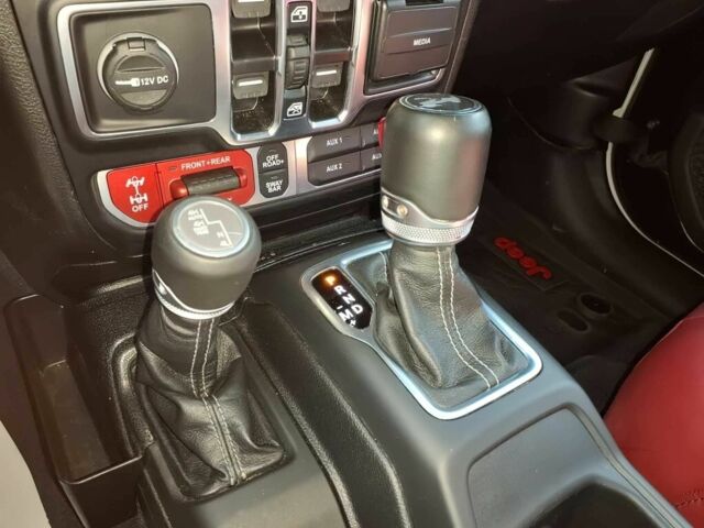 Джип Вранглер 2024 в Львове на Automoto.ua Белый Джип Вранглер, объемом двигателя 6.4 л и пробегом 27 тыс. км за 48700 $, фото 7 на Automoto.ua