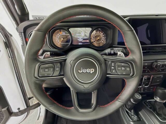 Білий Джип Wrangler, об'ємом двигуна 6.4 л та пробігом 16 тис. км за 15000 $, фото 7 на Automoto.ua