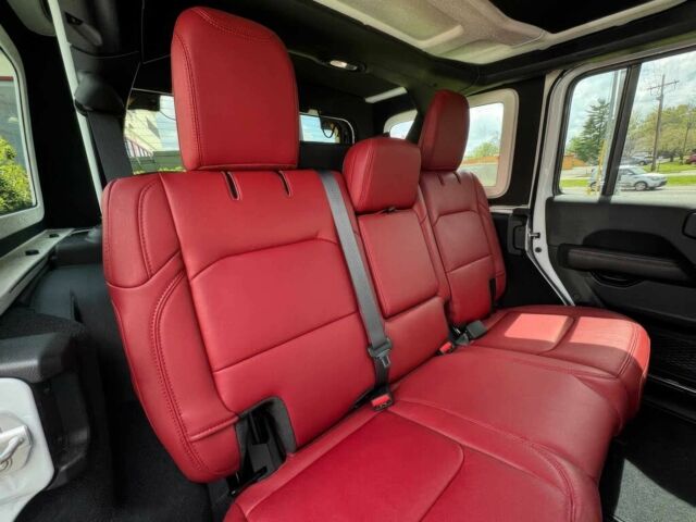 Білий Джип Wrangler, об'ємом двигуна 6.4 л та пробігом 35 тис. км за 24000 $, фото 17 на Automoto.ua