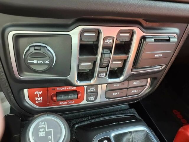 Джип Вранглер 2024 в Львове на Automoto.ua Белый Джип Вранглер, объемом двигателя 6.4 л и пробегом 27 тыс. км за 48700 $, фото 9 на Automoto.ua