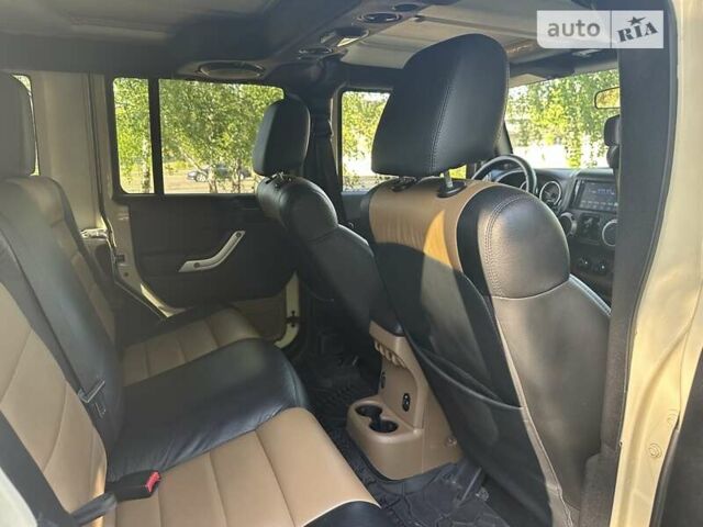 Бежевий Джип Wrangler, об'ємом двигуна 3.8 л та пробігом 138 тис. км за 19890 $, фото 35 на Automoto.ua