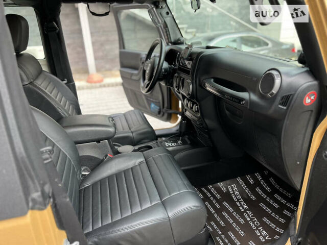 Бежевий Джип Wrangler, об'ємом двигуна 3.6 л та пробігом 75 тис. км за 32000 $, фото 28 на Automoto.ua