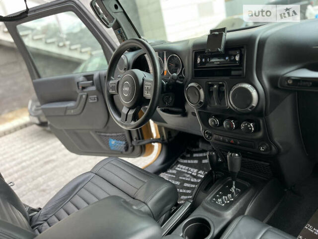 Бежевий Джип Wrangler, об'ємом двигуна 3.6 л та пробігом 75 тис. км за 32000 $, фото 30 на Automoto.ua