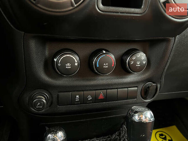 Бежевий Джип Wrangler, об'ємом двигуна 3.6 л та пробігом 105 тис. км за 19500 $, фото 13 на Automoto.ua