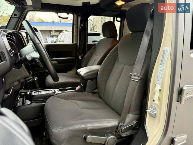 Бежевый Джип Вранглер, объемом двигателя 3.6 л и пробегом 169 тыс. км за 24000 $, фото 7 на Automoto.ua