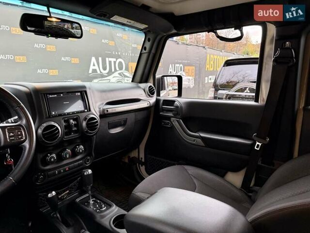 Бежевый Джип Вранглер, объемом двигателя 3.6 л и пробегом 169 тыс. км за 24000 $, фото 12 на Automoto.ua