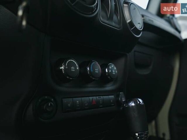 Бежевый Джип Вранглер, объемом двигателя 3.6 л и пробегом 65 тыс. км за 24700 $, фото 9 на Automoto.ua