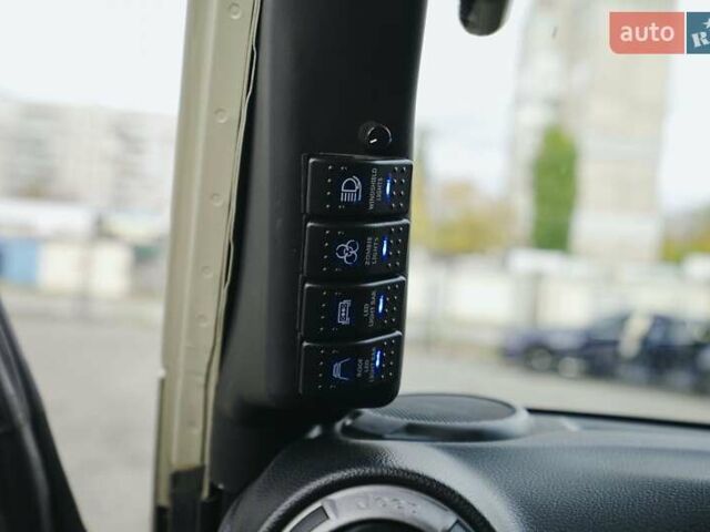 Бежевый Джип Вранглер, объемом двигателя 3.6 л и пробегом 65 тыс. км за 24700 $, фото 2 на Automoto.ua