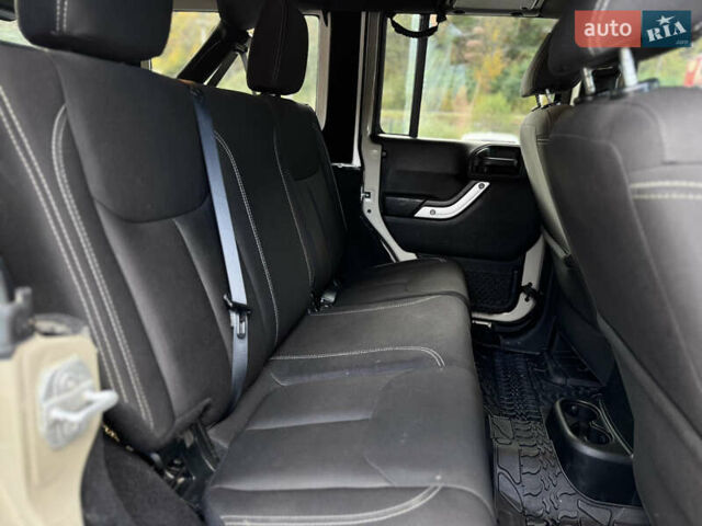 Бежевый Джип Вранглер, объемом двигателя 3.6 л и пробегом 4 тыс. км за 67500 $, фото 38 на Automoto.ua