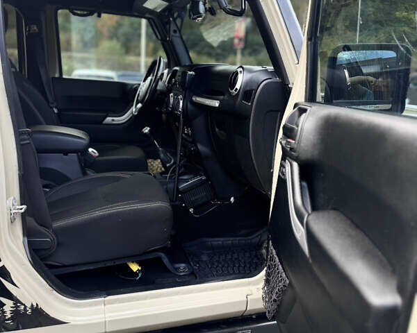 Бежевый Джип Вранглер, объемом двигателя 3.6 л и пробегом 4 тыс. км за 67500 $, фото 32 на Automoto.ua