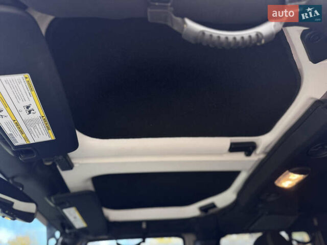 Бежевый Джип Вранглер, объемом двигателя 3.6 л и пробегом 4 тыс. км за 67500 $, фото 28 на Automoto.ua