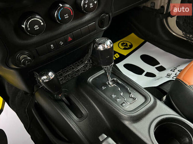 Бежевий Джип Wrangler, об'ємом двигуна 3.6 л та пробігом 105 тис. км за 19500 $, фото 15 на Automoto.ua