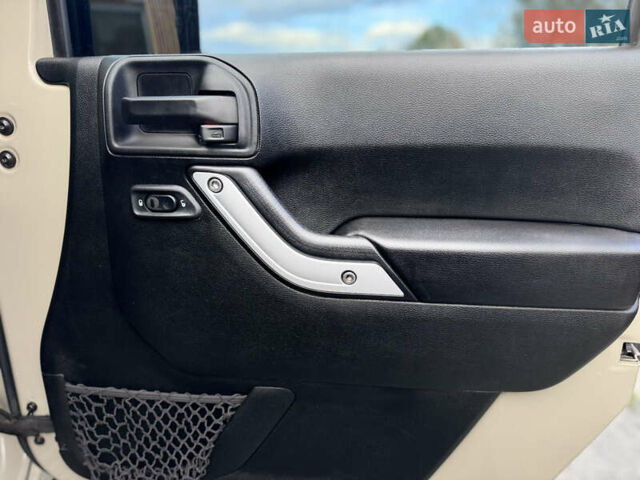 Бежевый Джип Вранглер, объемом двигателя 3.6 л и пробегом 4 тыс. км за 67500 $, фото 36 на Automoto.ua