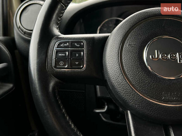 Бежевий Джип Wrangler, об'ємом двигуна 3.6 л та пробігом 105 тис. км за 19500 $, фото 10 на Automoto.ua