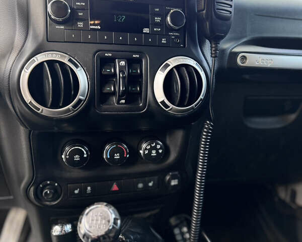 Бежевый Джип Вранглер, объемом двигателя 3.6 л и пробегом 4 тыс. км за 67500 $, фото 30 на Automoto.ua