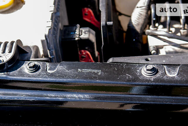 Чорний Джип Wrangler, об'ємом двигуна 3.6 л та пробігом 96 тис. км за 85000 $, фото 16 на Automoto.ua