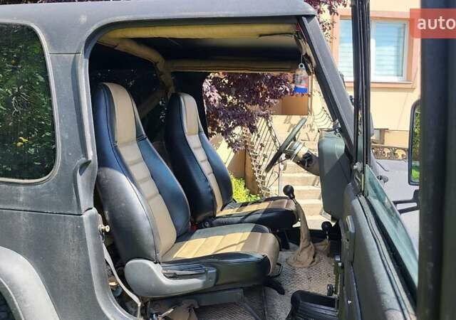 Джип Вранглер 1992 в Киеве на Automoto.ua Черный Джип Вранглер, объемом двигателя 2.5 л и пробегом 150 тыс. км за 6000 $, фото 3 на Automoto.ua