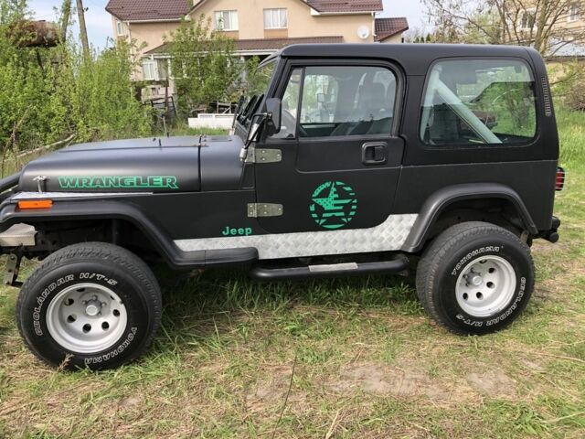 Чорний Джип Wrangler, об'ємом двигуна 4 л та пробігом 120 тис. км за 10000 $, фото 1 на Automoto.ua