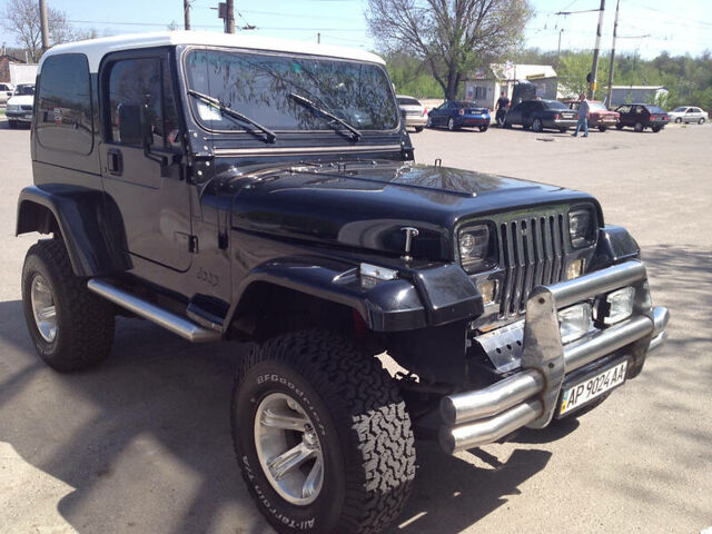 Чорний Джип Wrangler, об'ємом двигуна 2.5 л та пробігом 50 тис. км за 10000 $, фото 8 на Automoto.ua