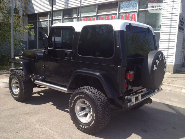 Чорний Джип Wrangler, об'ємом двигуна 2.5 л та пробігом 50 тис. км за 10000 $, фото 5 на Automoto.ua