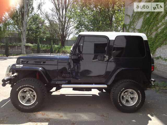 Чорний Джип Wrangler, об'ємом двигуна 2.5 л та пробігом 50 тис. км за 10000 $, фото 2 на Automoto.ua