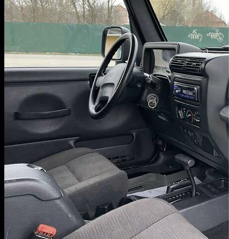 Чорний Джип Wrangler, об'ємом двигуна 4 л та пробігом 118 тис. км за 18900 $, фото 10 на Automoto.ua