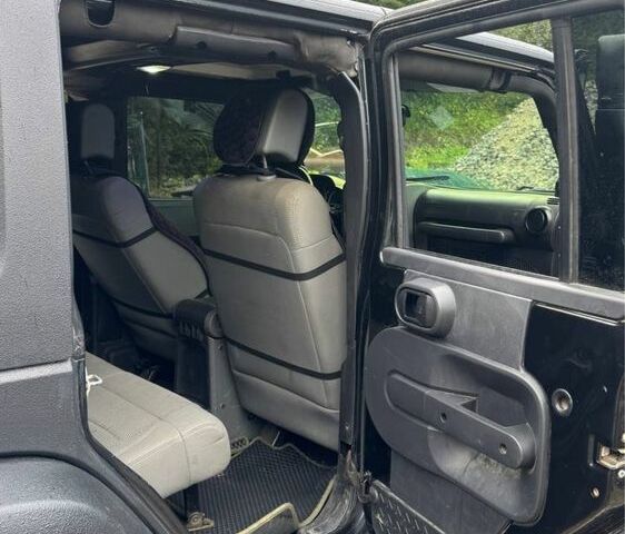 Чорний Джип Wrangler, об'ємом двигуна 3.8 л та пробігом 240 тис. км за 12500 $, фото 4 на Automoto.ua