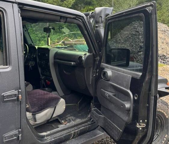 Чорний Джип Wrangler, об'ємом двигуна 3.8 л та пробігом 240 тис. км за 12500 $, фото 5 на Automoto.ua