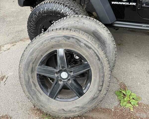 Чорний Джип Wrangler, об'ємом двигуна 3.6 л та пробігом 102 тис. км за 33000 $, фото 15 на Automoto.ua