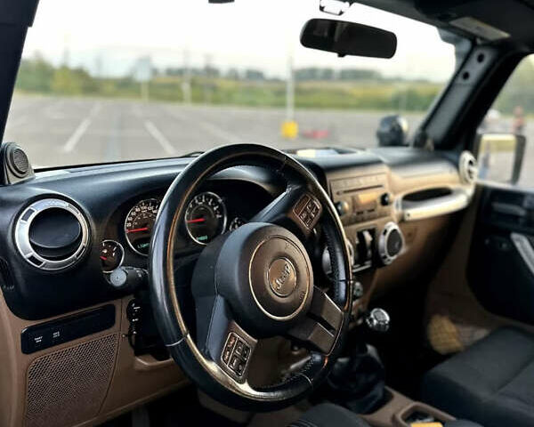 Чорний Джип Wrangler, об'ємом двигуна 3.6 л та пробігом 102 тис. км за 33000 $, фото 10 на Automoto.ua
