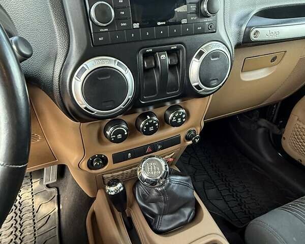Чорний Джип Wrangler, об'ємом двигуна 3.6 л та пробігом 102 тис. км за 33000 $, фото 11 на Automoto.ua