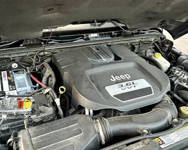 Чорний Джип Wrangler, об'ємом двигуна 3.6 л та пробігом 102 тис. км за 33000 $, фото 16 на Automoto.ua