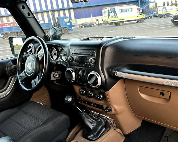 Чорний Джип Wrangler, об'ємом двигуна 3.6 л та пробігом 102 тис. км за 33000 $, фото 8 на Automoto.ua