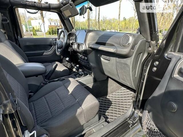 Чорний Джип Wrangler, об'ємом двигуна 3.6 л та пробігом 205 тис. км за 16700 $, фото 23 на Automoto.ua