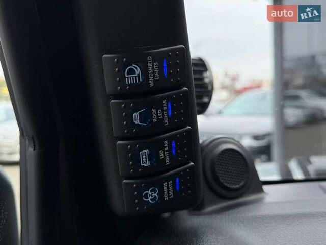 Чорний Джип Wrangler, об'ємом двигуна 3.6 л та пробігом 302 тис. км за 23490 $, фото 18 на Automoto.ua