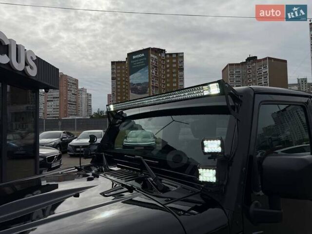 Черный Джип Вранглер, объемом двигателя 3.6 л и пробегом 302 тыс. км за 28490 $, фото 10 на Automoto.ua