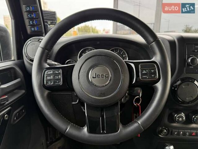 Чорний Джип Wrangler, об'ємом двигуна 3.6 л та пробігом 302 тис. км за 23490 $, фото 17 на Automoto.ua